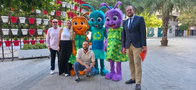 Murci-Insectos en Acción aterrizan en Murcia para educar en valores medio ambientales a niños y mayores