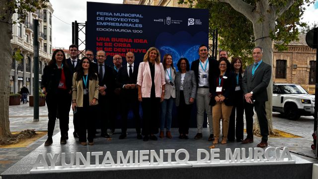 El Paseo de Alfonso X acoge la tradicional Feria de Proyectos Empresariales del Municipio