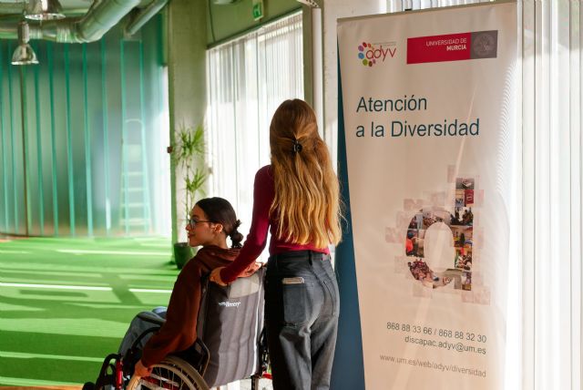 La Universidad de Murcia da apoyo a un 24,4% más de estudiantes con discapacidad que el curso pasado