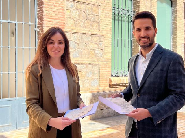 El Ayuntamiento entrega al Archivo Regional los documentos históricos hallados en la Cárcel Vieja