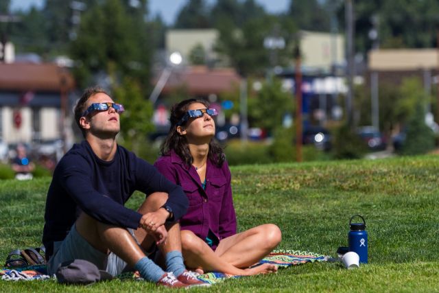&iquest;Cómo 'ver' el eclipse del día 12?