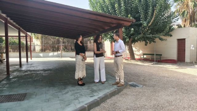 El Colegio público Santiago García Medel de Era Alta abre sus puertas con un patio renovado