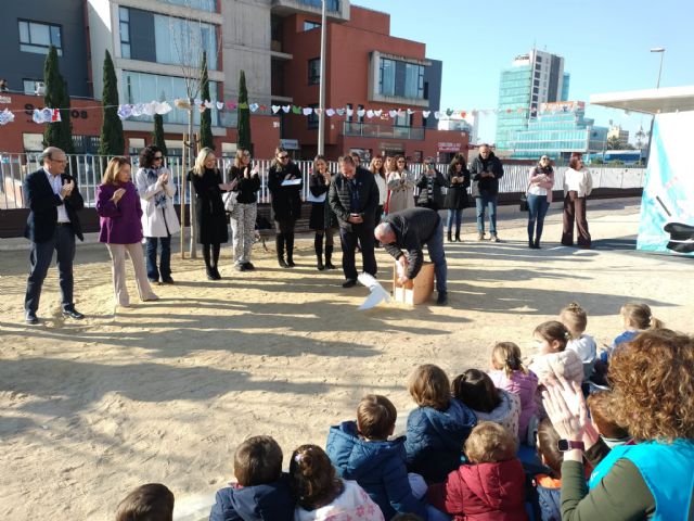 Más de 500 niños de las 7 Escuelas Infantiles municipales reivindican el Día de la Paz con 1.200 palomas de papel