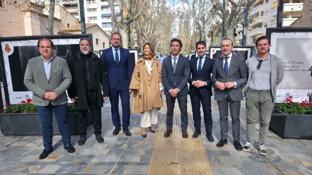 El Ayuntamiento inaugura una exposición fotográfica por el 175 aniversario del Entierro de la Sardina