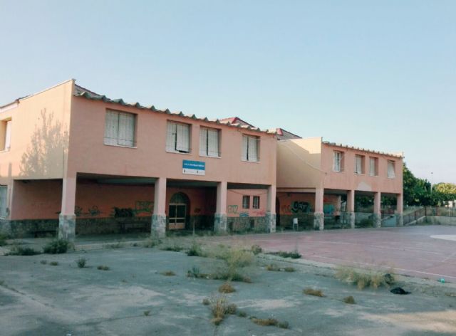 Cs vuelve a reclamar la puesta en valor del edificio Escuelas Nuevas de El Palmar y exige a Patrimonio que frene su deterioro