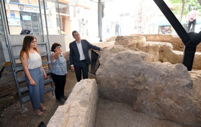 El Ayuntamiento adquiere y musealiza los restos de la Muralla hallados en las calles Santa Teresa y Sagasta
