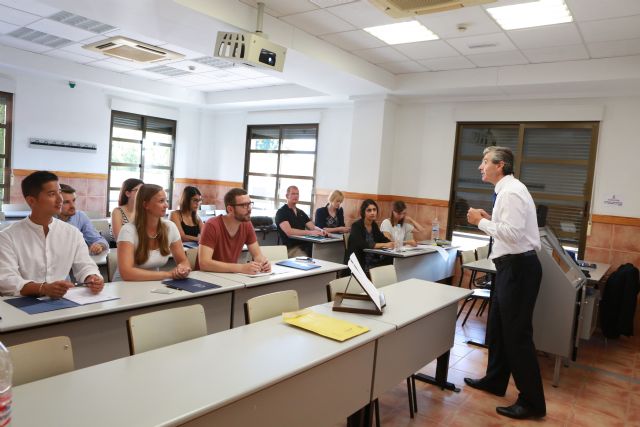 La UCAM imparte un curso de Comunicación y Márketing a alumnos de la Universidad FOM de Alemania