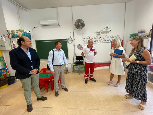 Los 116 colegios y las 7 escuelas infantiles de Murcia reciben un plan de choque de limpieza para el inicio del curso escolar