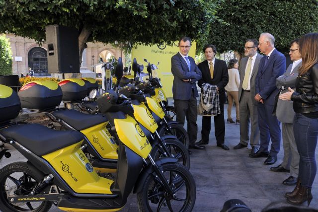 Murcia avanza en la reducción de emisiones contaminantes con un nuevo sistema de alquiler de motos eléctricas