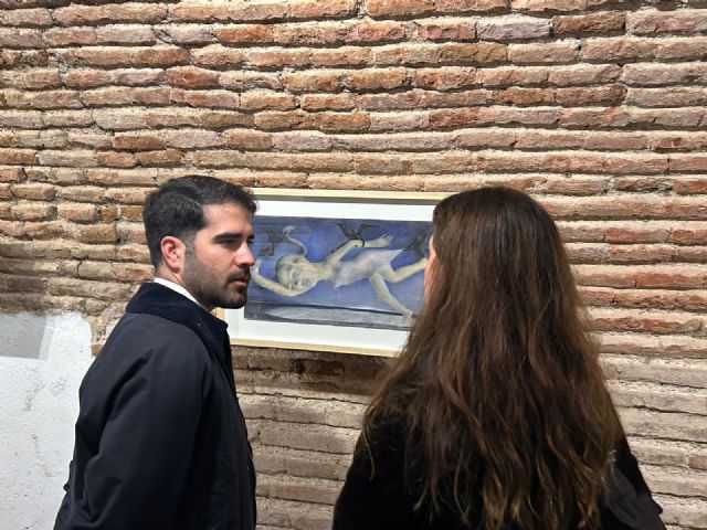 Las bóvedas del Palacio Almudí acogen tres nuevos proyectos artísticos que invitan a reflexionar sobre la intimidad, la superficialidad y la observación
