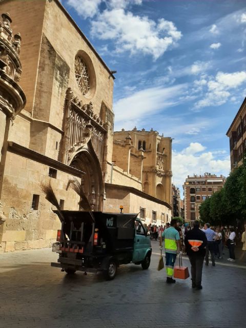 Murcia activa un dispositivo especial de limpieza con motivo del 175 aniversario del Entierro de la Sardina