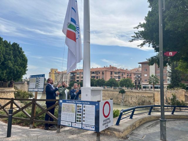 Murcia ya luce la bandera del Sendero Azul que reconoce el valor ambiental y turístico del itinerario del Río Segura