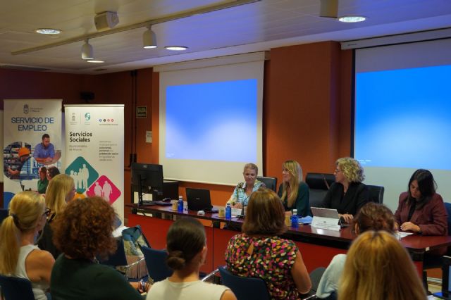 Profesionales de Servicios Sociales actualizan sus conocimientos sobre los recursos de empleo y formación disponibles en Murcia