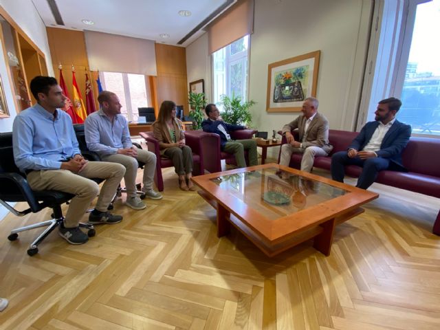 El alcalde recibe al presidente del Real Murcia