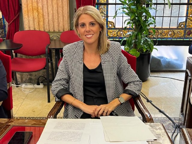 El PP despilfarra el dinero de los murcianos y es incapaz de ejecutar una acera en Valladolises que cumpla su propia normativa