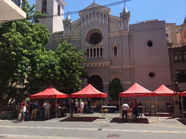 El Festival Internacional de Folklore en el Mediterráneo calienta motores con música y pintura en la calle