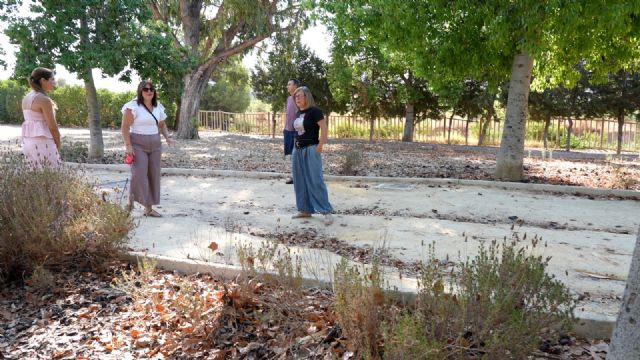 El PSOE advierte del abandono de las zonas verdes mientras el contrato se acerca a los tres años en prórroga forzosa