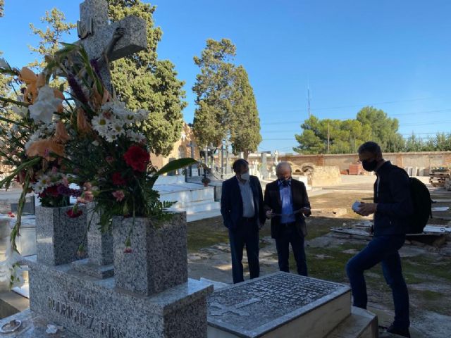 La quinta guía sobre el Cementerio Nuestro Padre Jesús cuenta las historias de migrantes murcianos