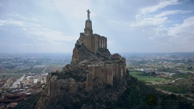 Huermur muestra con un impactante vídeo el estado actual del castillo de Monteagudo