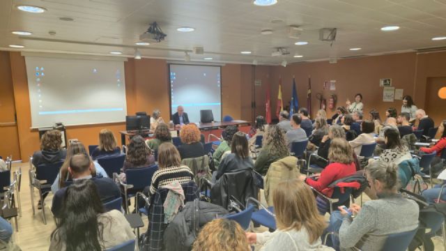 Cerca de 60 centros educativos se implican en un proyecto municipal para que los patios sean espacios verdes y vivos