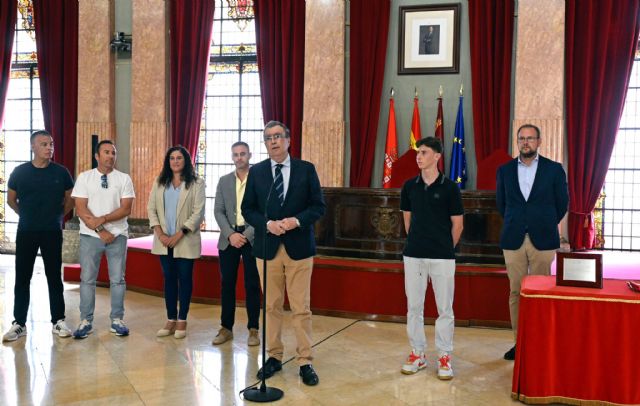 El Ayuntamiento de Murcia reconoce la trayectoria de Máximo Quiles, el joven piloto murciano que brilla en el Mundial de Moto3
