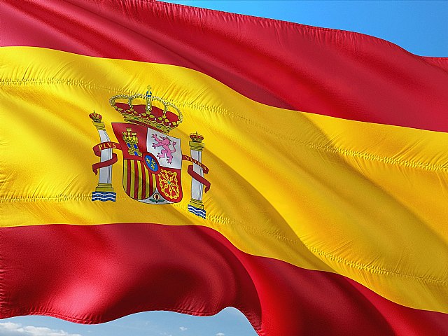 Murcia conmemora el día de la Fiesta Nacional iluminándose con los colores de la bandera de España