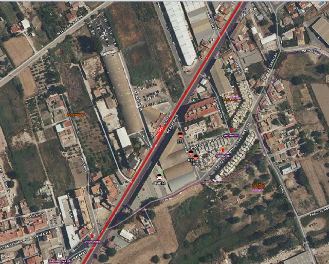 Un trabajador gravemente herido al caer desde el tejado de una nave industrial al suelo, en Zarandona