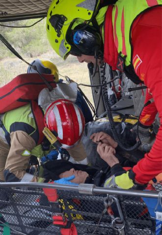 Rescatan y evacuan por aire a un ciclista herido de gravedad en Sangonera la Verde