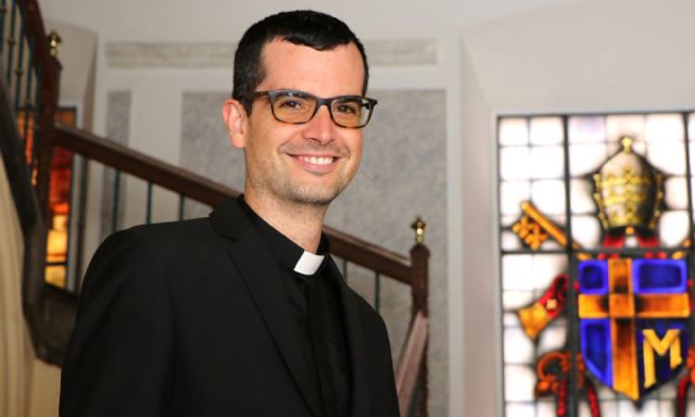 'Dios se ha fijado en mí para ser su sacerdote como médico de cuerpos y almas'