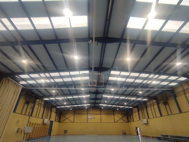 El Ayuntamiento de Murcia renueva la iluminación de los pabellones deportivos de Zeneta y Los Dolores con focos LED