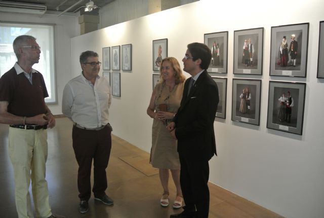 Una exposición de Los Molinos del Río muestra la riqueza de la indumentaria tradicional española