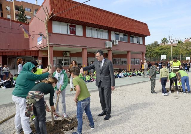 Más de 20.000 escolares de Murcia y sus pedanías disfrutarán de nuevos espacios de sombra gracias al Plan Foresta
