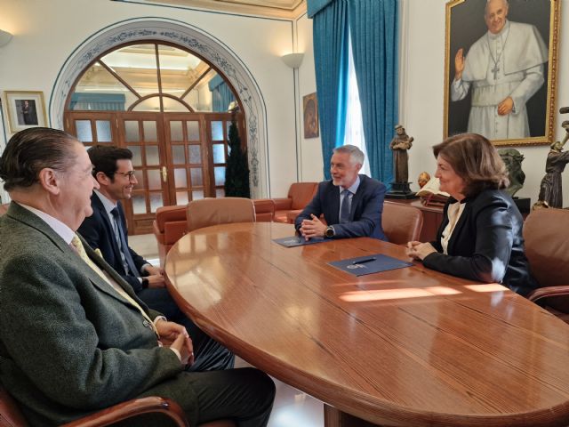 La UCAM y Tranvía de Murcia renuevan su compromiso con la movilidad sostenible