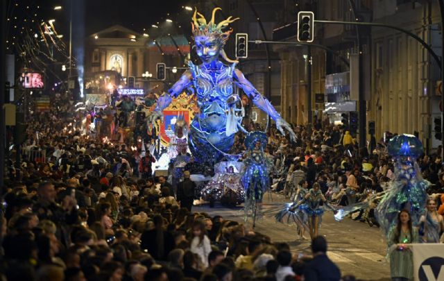 El histórico desfile del 175 aniversario del Entierro de la Sardina, pone el broche de oro a las fiestas de primavera 2026