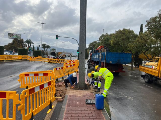 El Ayuntamiento desvía el tráfico en un tramo de la Avenida Miguel Induráin por incidencia de la calzada