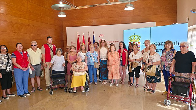 El Ayuntamiento refuerza su compromiso contra la soledad no deseada con nuevos programas para personas mayores en la ciudad y pedanías