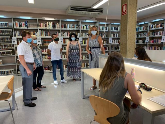 ´Yo, Julia´, ´Patria´ y ´Loba negra´, entre los libros más leídos por los usuarios de las Bibliotecas de Murcia durante el verano