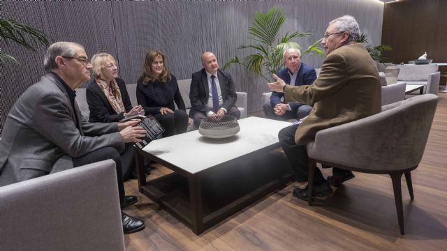 El gaditano Antonio Tocornal Blanco gana el premio de novela Vargas Llosa con una obra sobre la vida artística en el París de Finales de los 80