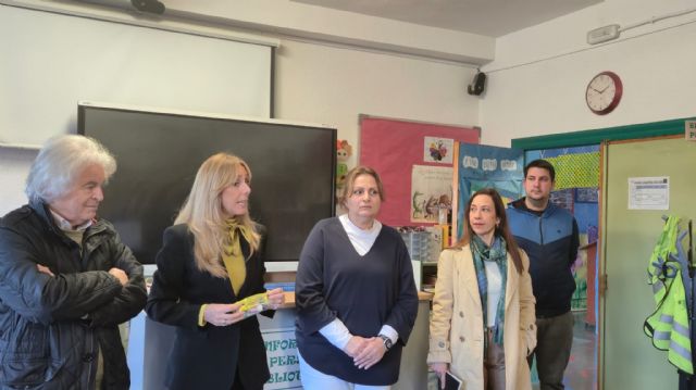 El programa municipal de salud bucodental ´Dientes sanos´ arranca este año en los colegios de El Esparragal con nuevos kits de cepillado