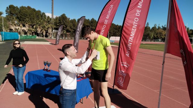 El estadio Monte Romero acoge el Cross Municipal con 600 escolares de 35 centros educativos