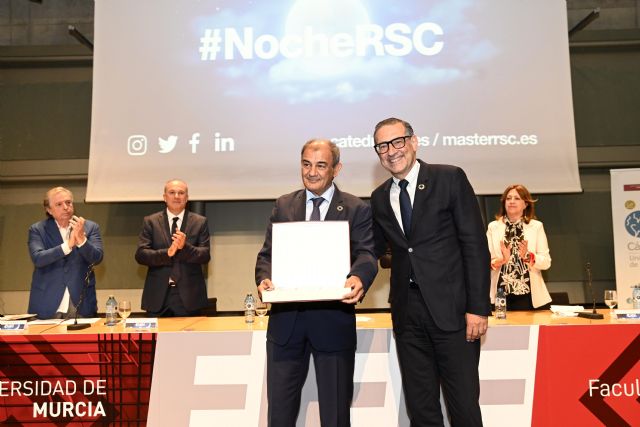 La UMU premia en la IV ´Noche de la RSC´ la trayectoria de Juan Antonio Pedreño, presidente de Ucomur