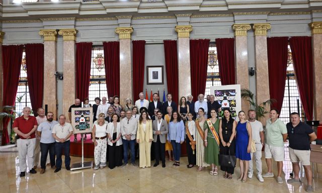 'Murcia enamora' con el cartel anunciador de la Feria 2026