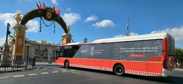 17 líneas adelantarán su primera expedición para que murcianos y visitantes puedan acompañar a la Virgen de la Fuensanta en una jornada con transporte público gratuito
