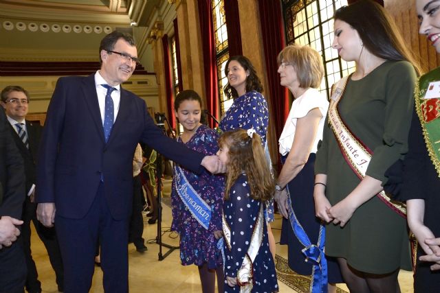 La alegría, vitalidad y el futuro de las fiestas de Moros y Cristianos se dan cita en el Salón de Plenos