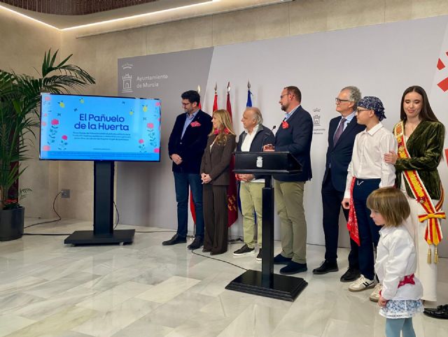 Murcia hace gala de solidaridad esta primavera luciendo el Pa&ntilde;uelo de la Huerta de Fundación Aladina