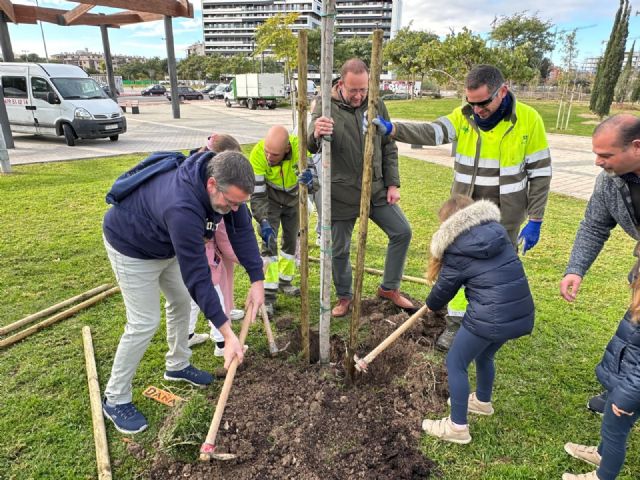 El Plan Foresta y la Junta Municipal de Churra organizan una gran plantación vecinal en la pedanía para crear un nuevo bosque urbano y mitigar las emisiones de CO2