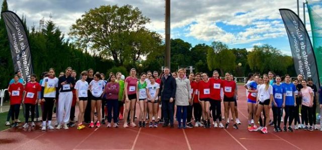 Más de 600 escolares convierten Monte Romero en el epicentro del atletismo escolar murciano