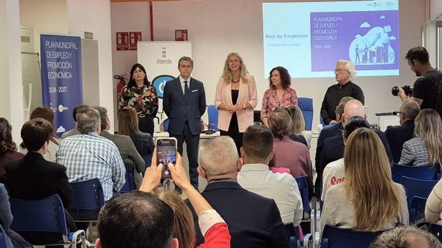 El Ayuntamiento celebra una jornada para mejorar la competitividad empresarial y la cualificación del capital humano del municipio