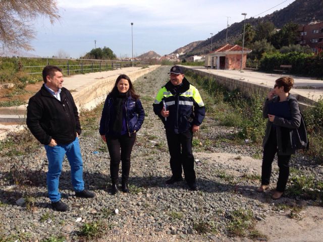 El Ayuntamiento volverá a solicitar la recuperación del espacio que ocupan las antiguas vías del tren en Torreagüera para crear una vía verde