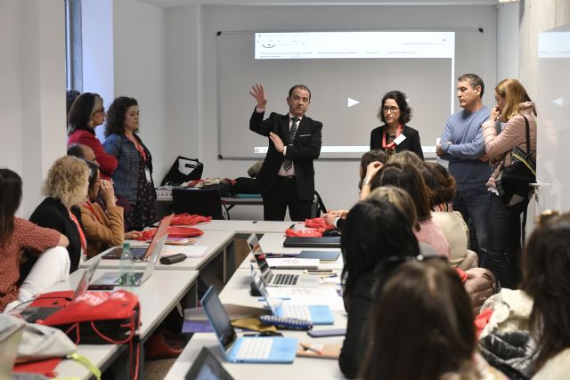 Profesores de siete países aprenden en la Universidad de Murcia cómo fomentar el emprendimiento en escolares